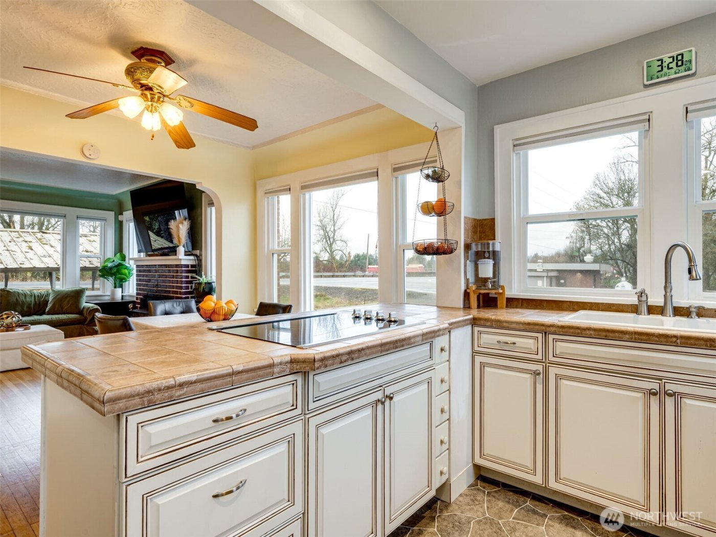 1510 S Kinnear Street , Kelso, WA 98626