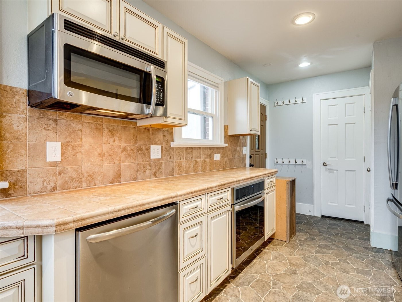 1510 S Kinnear Street , Kelso, WA 98626