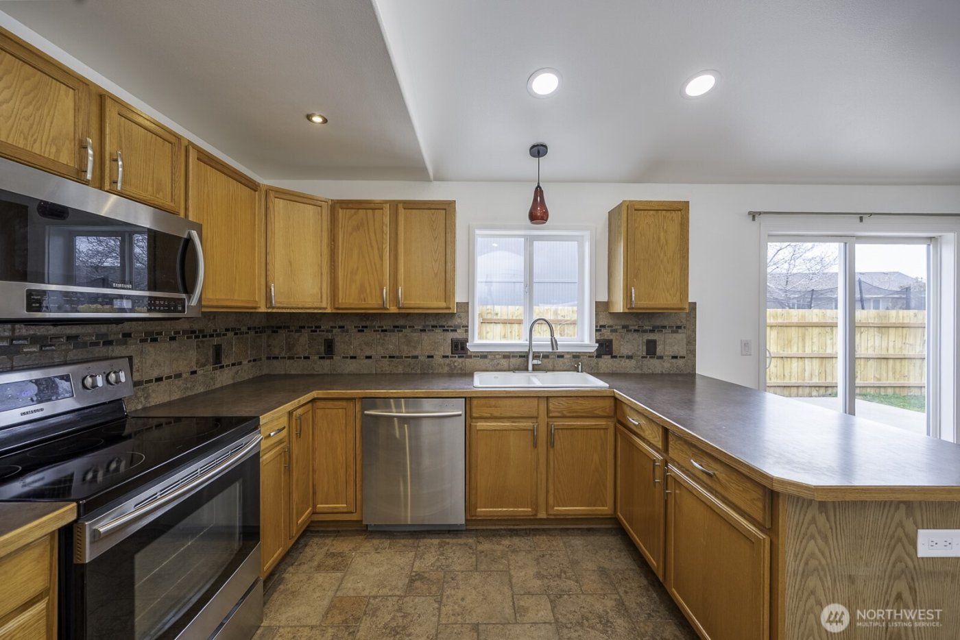 1401 S Hamilton Road , Moses Lake, WA 98837