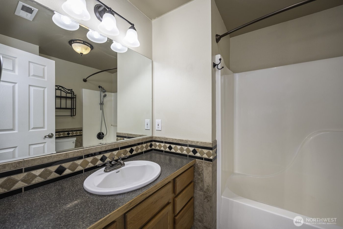 1401 S Hamilton Road , Moses Lake, WA 98837