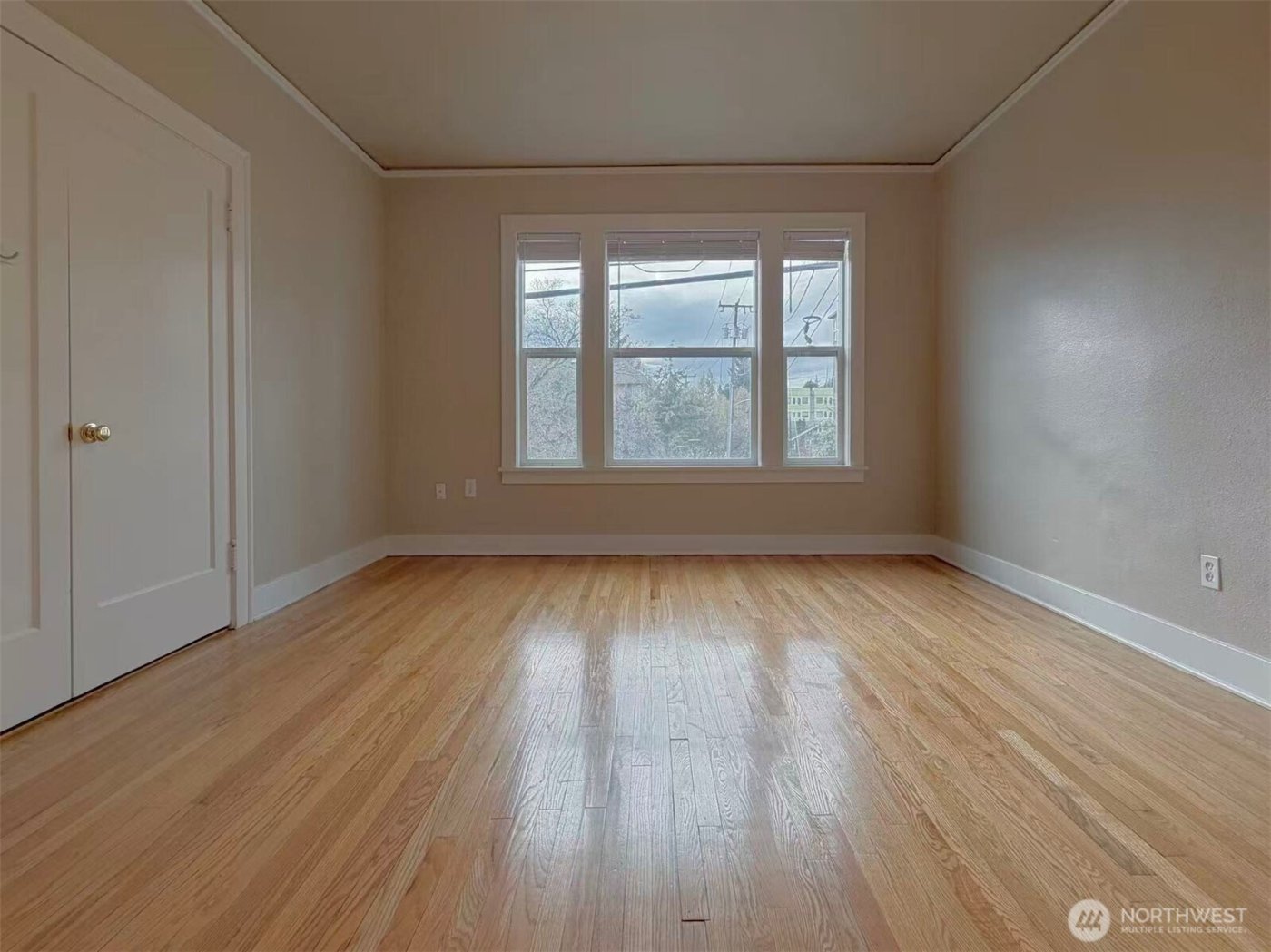 901 NE 43rd Street #201, Seattle, WA 98105