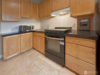 901 NE 43rd Street #201, Seattle, WA 98105 - Photo 21