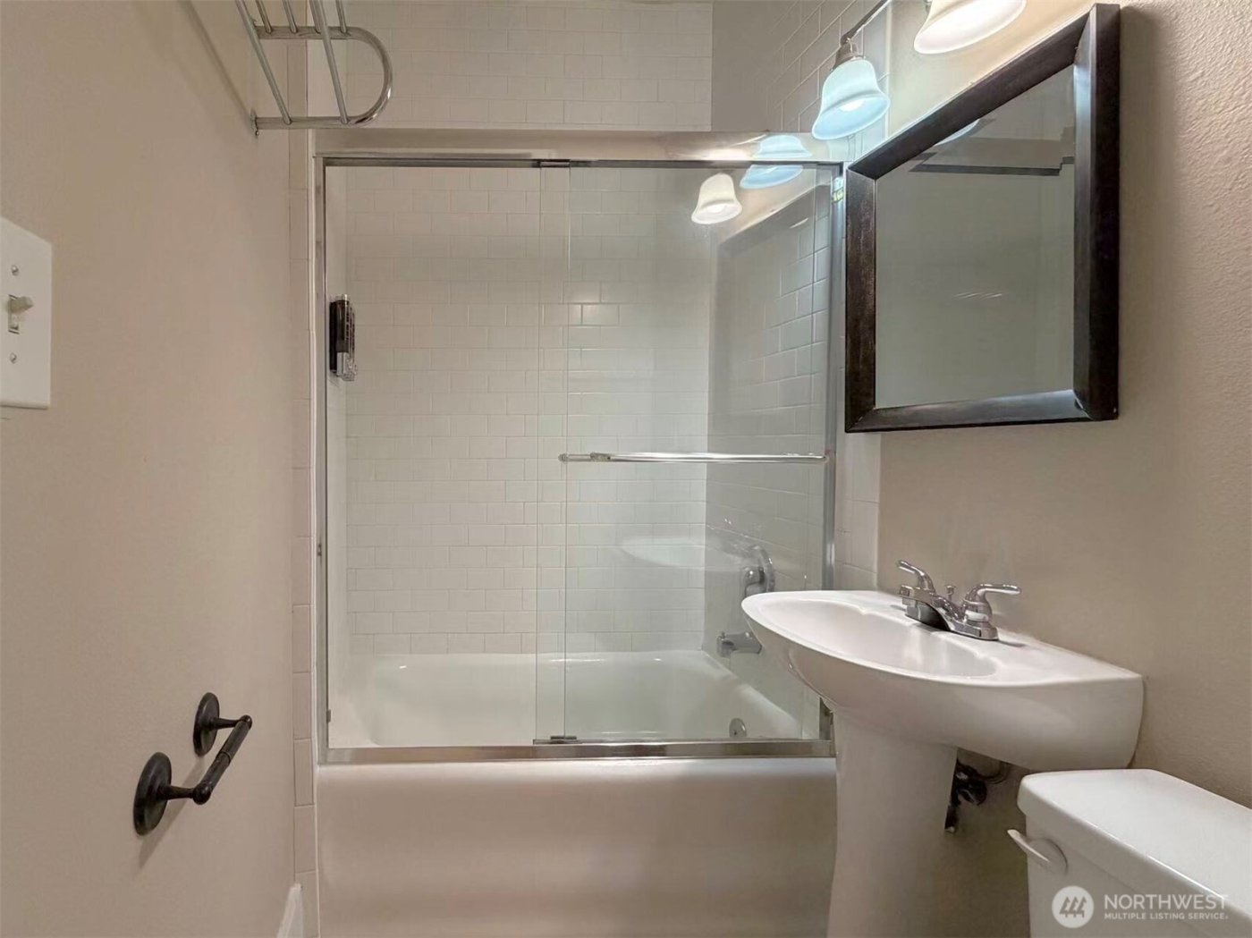 901 NE 43rd Street #201, Seattle, WA 98105