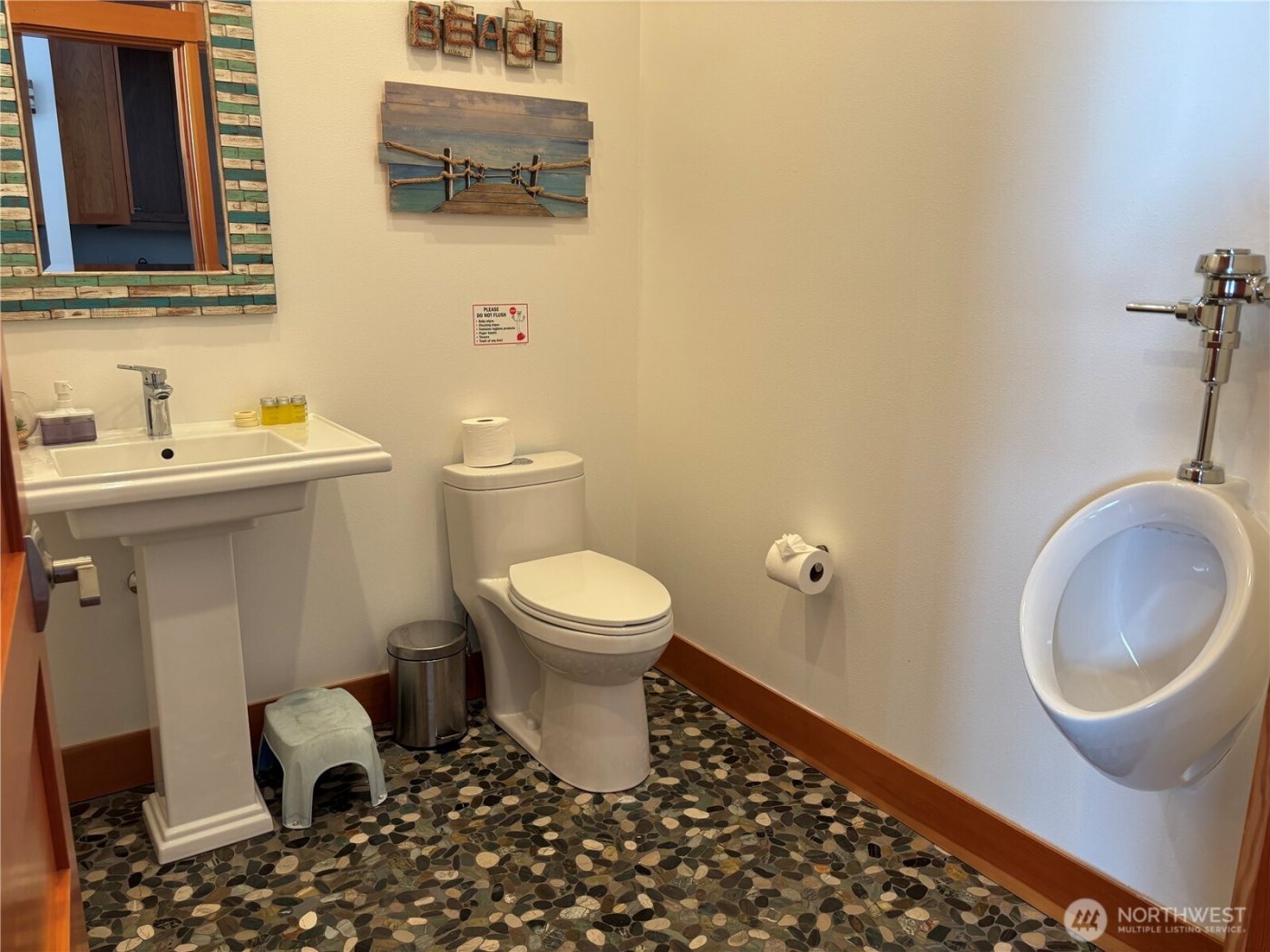 19253 E State Route 106 , Belfair, WA 98528
