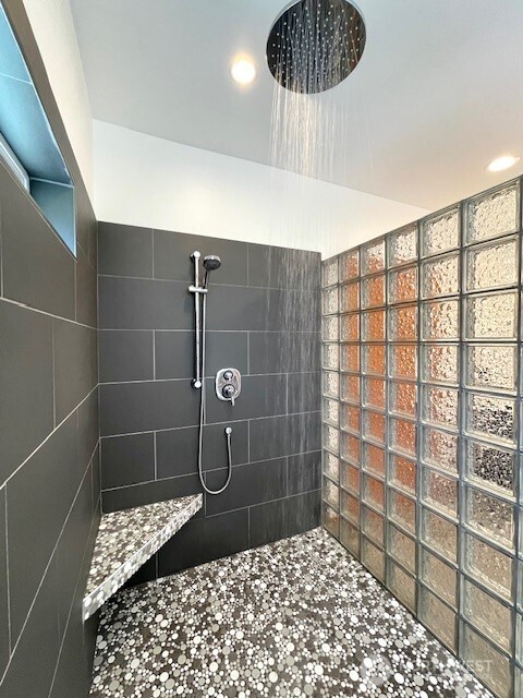 19253 E State Route 106 , Belfair, WA 98528