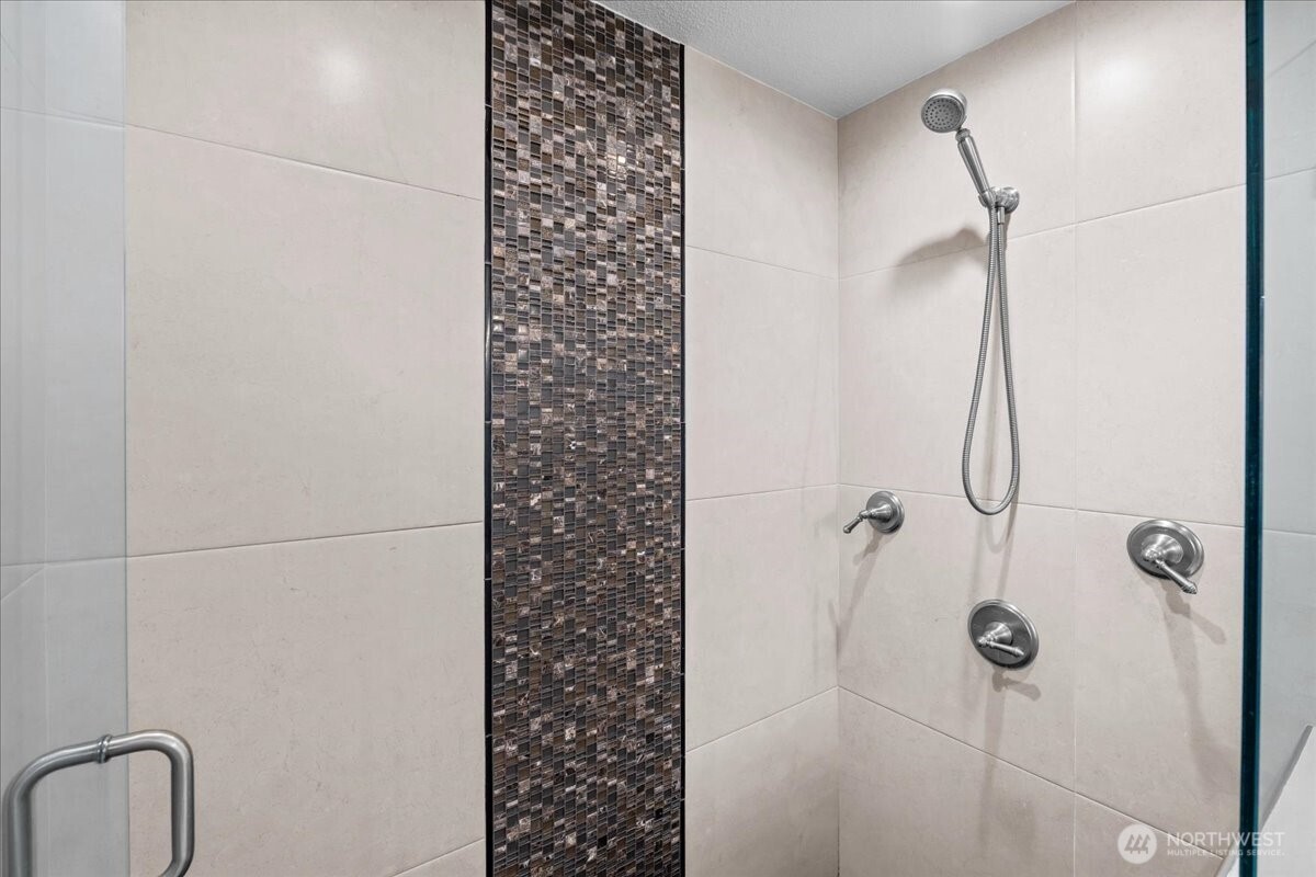 14702 255th Avenue SE, Issaquah, WA 98027