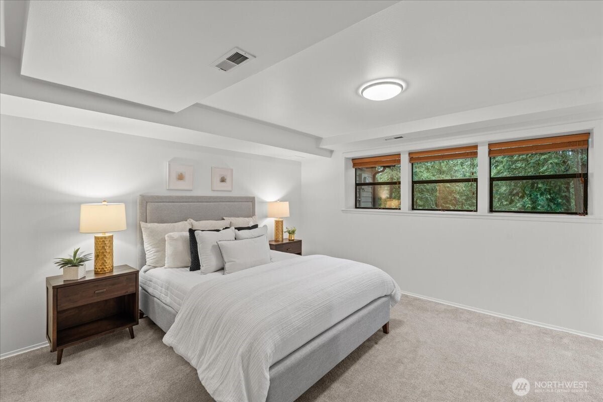 14702 255th Avenue SE, Issaquah, WA 98027