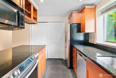 14010 NE 181st Place #C102, Woodinville, WA 98072 - Photo 13