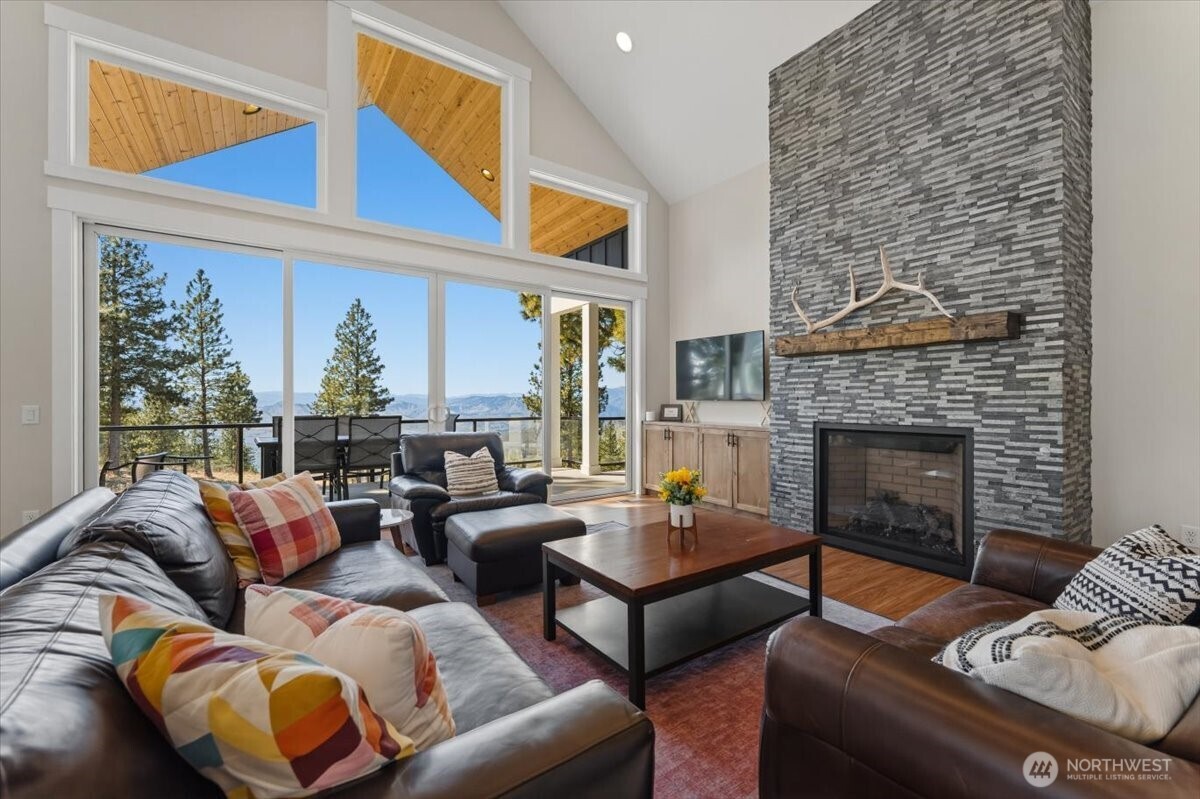 1114 Blazing Star Lane , Chelan, WA 98816