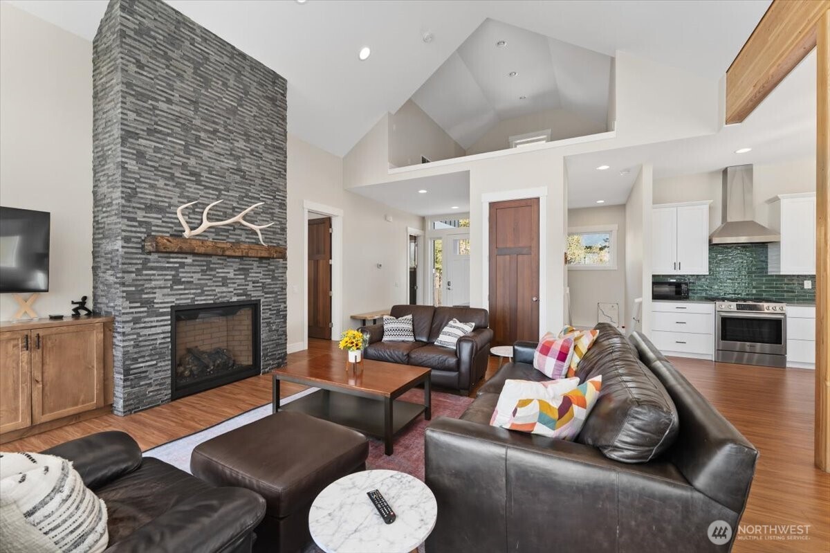 1114 Blazing Star Lane , Chelan, WA 98816