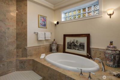 16 Enatai Drive , Bellevue, WA 98004 - Photo 27