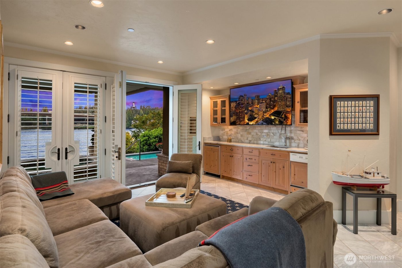 16 Enatai Drive , Bellevue, WA 98004