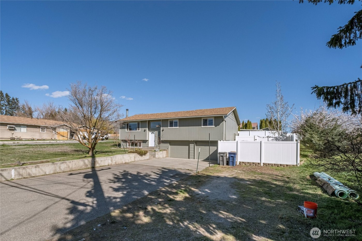 11 N Nile , East Wenatchee, WA 98802