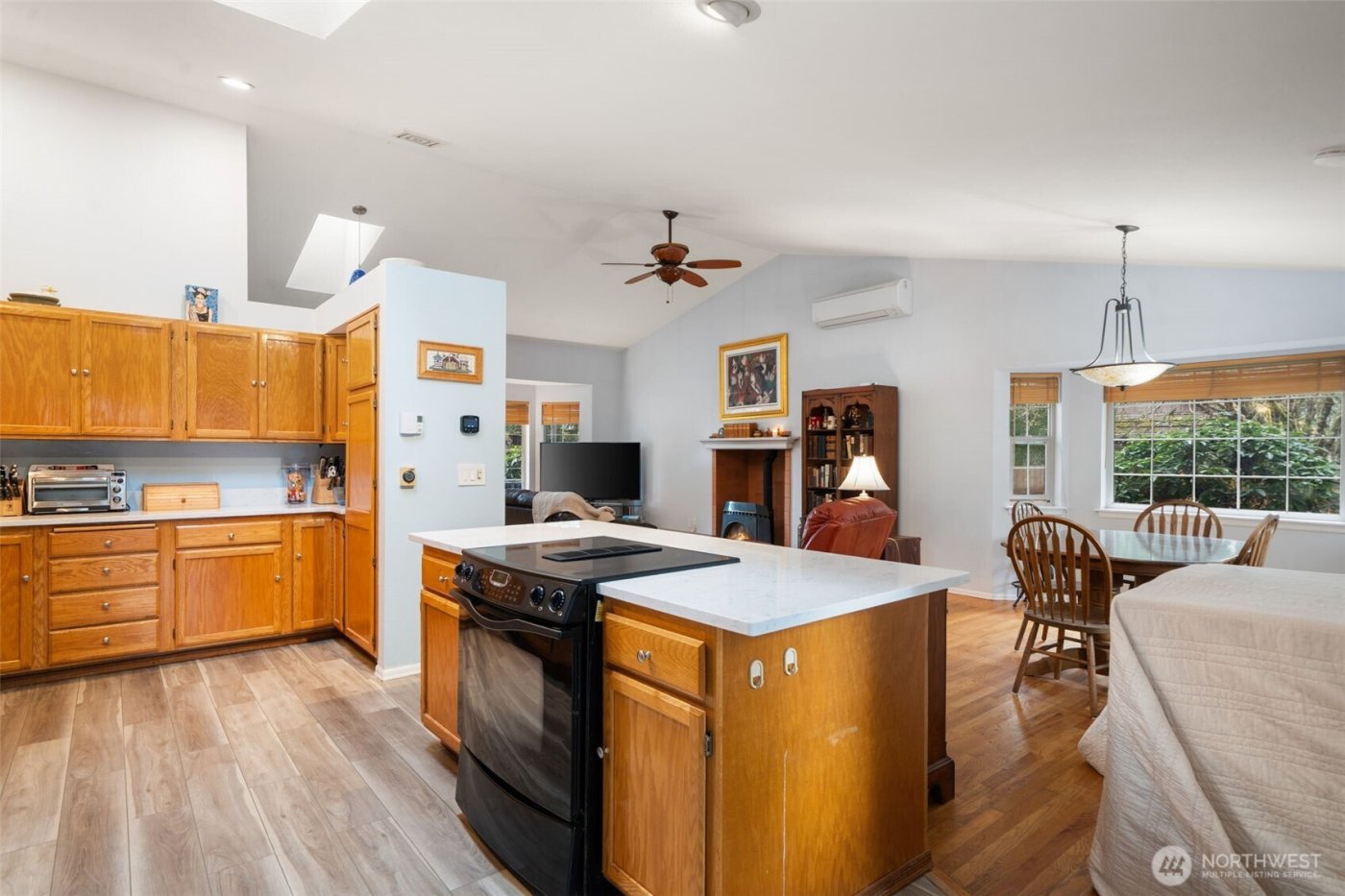 671 E Old Ranch Road , Allyn, WA 98524