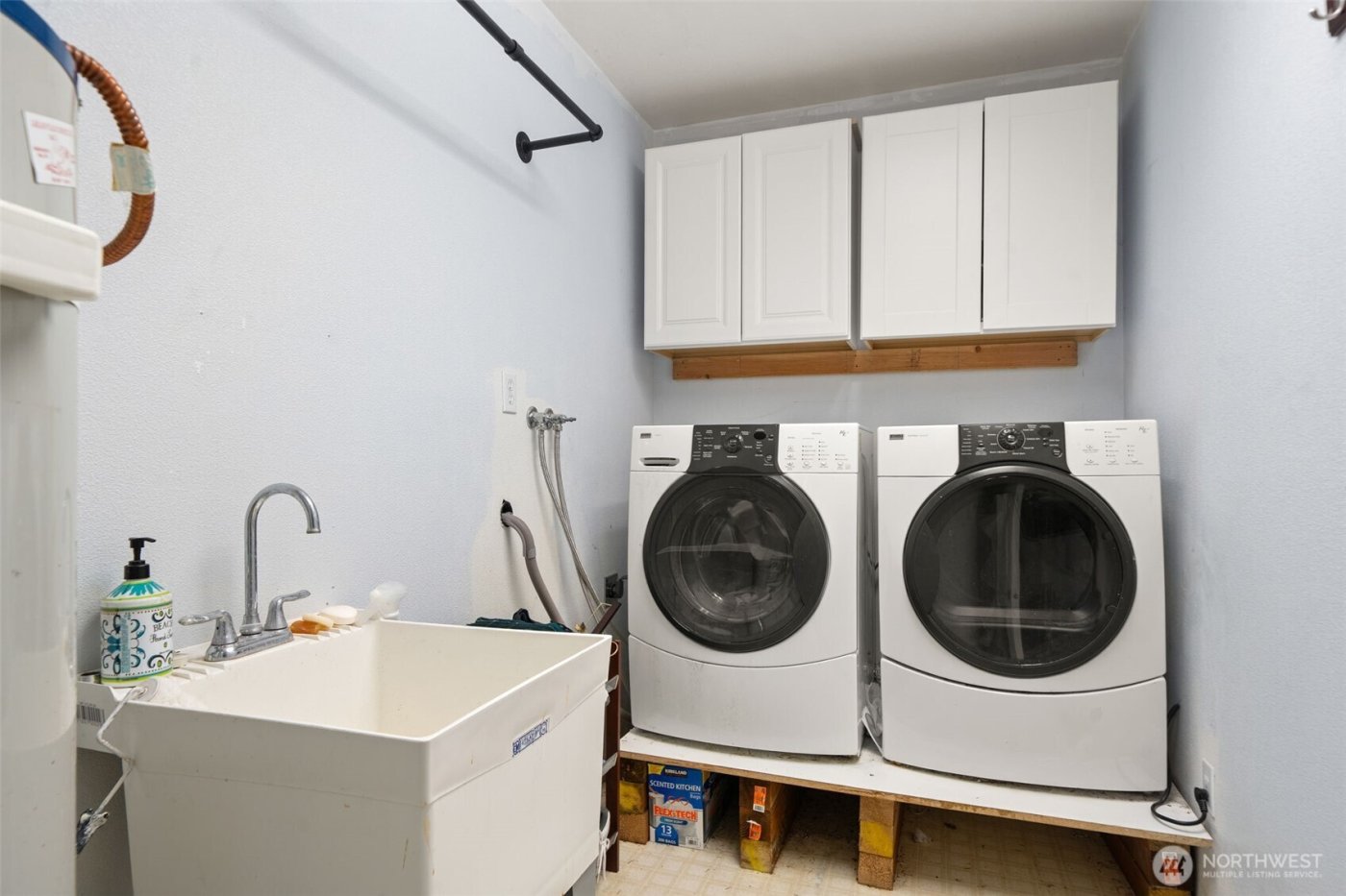 671 E Old Ranch Road , Allyn, WA 98524