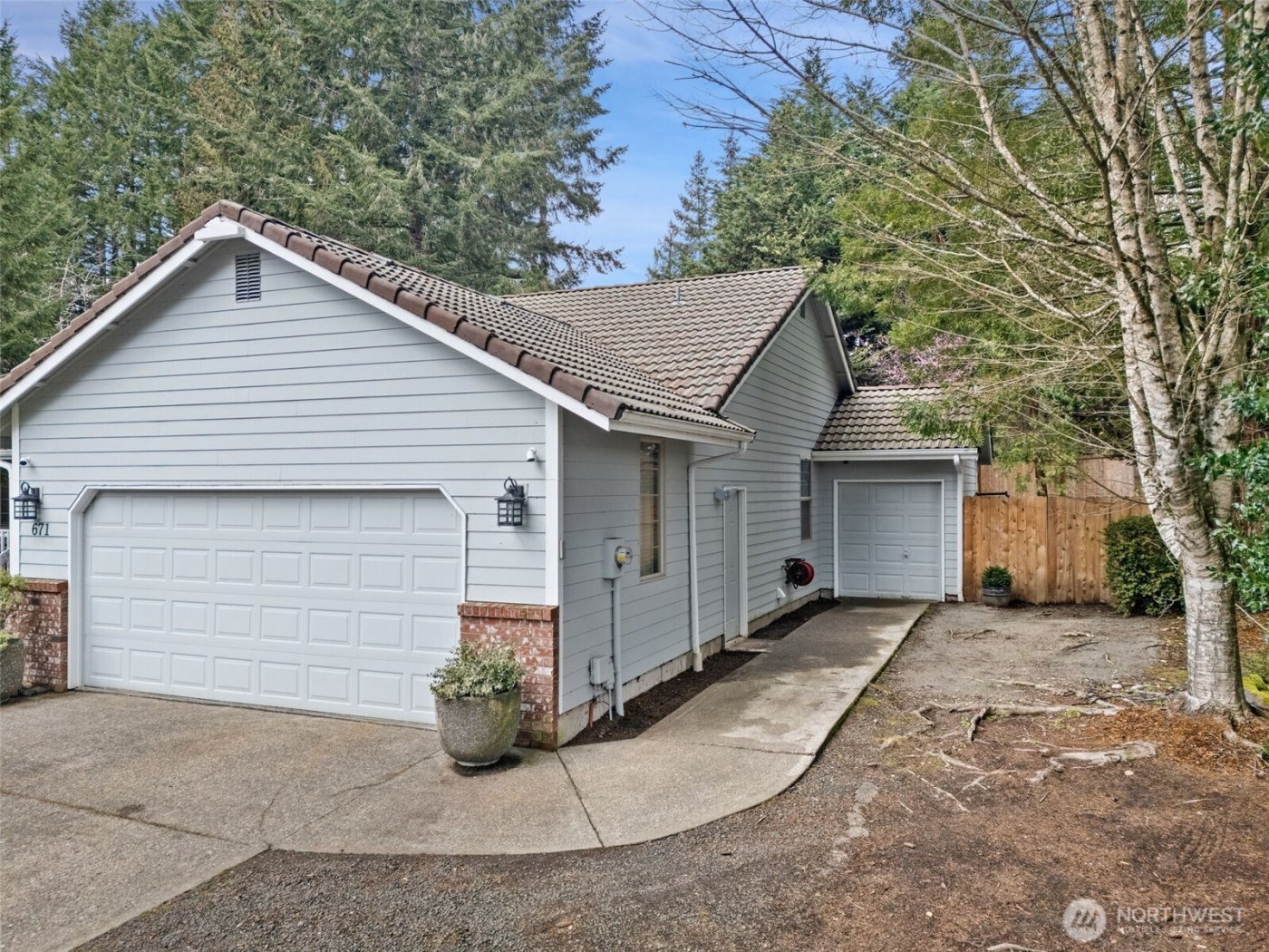 671 E Old Ranch Road , Allyn, WA 98524