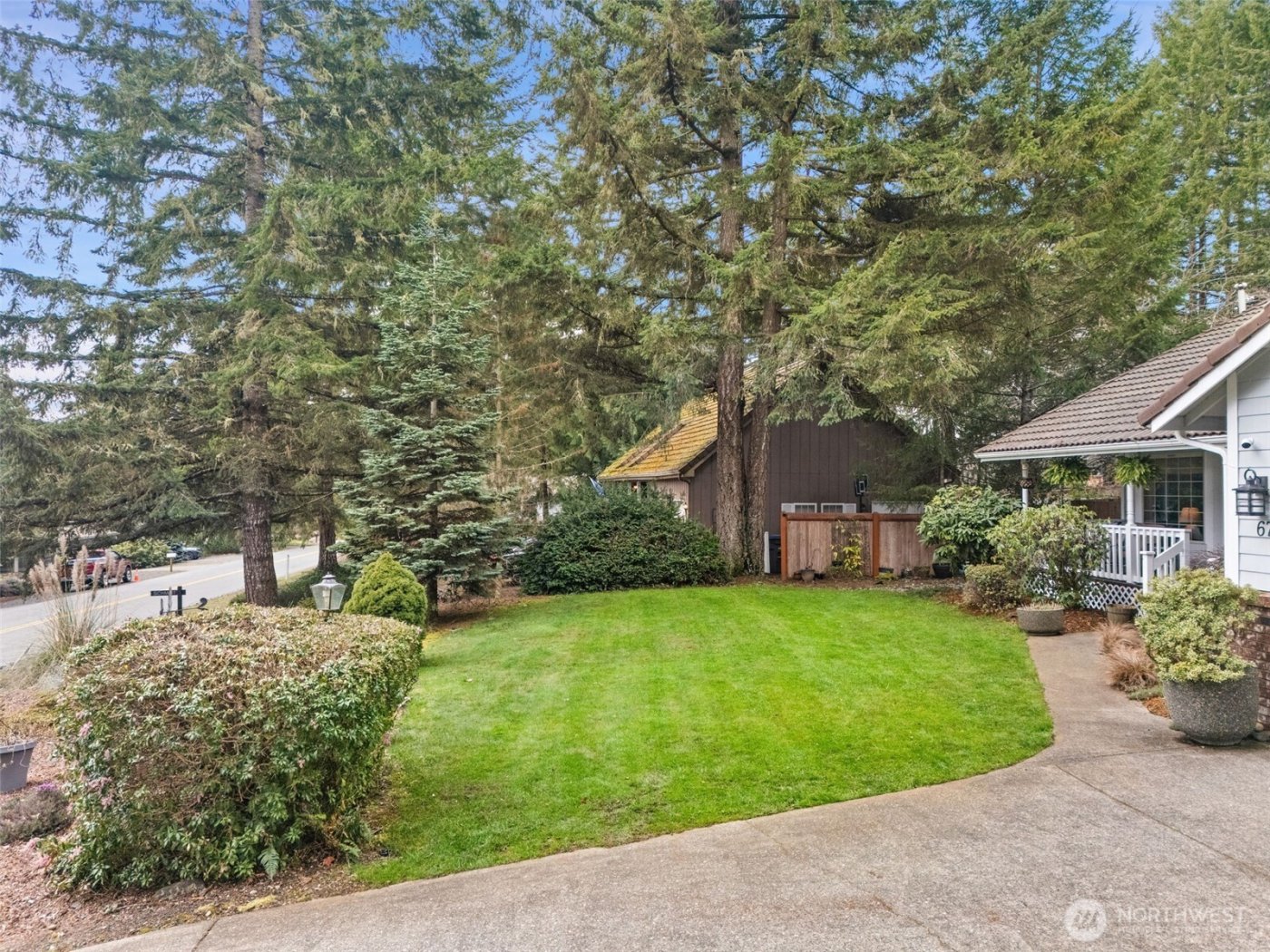 671 E Old Ranch Road , Allyn, WA 98524