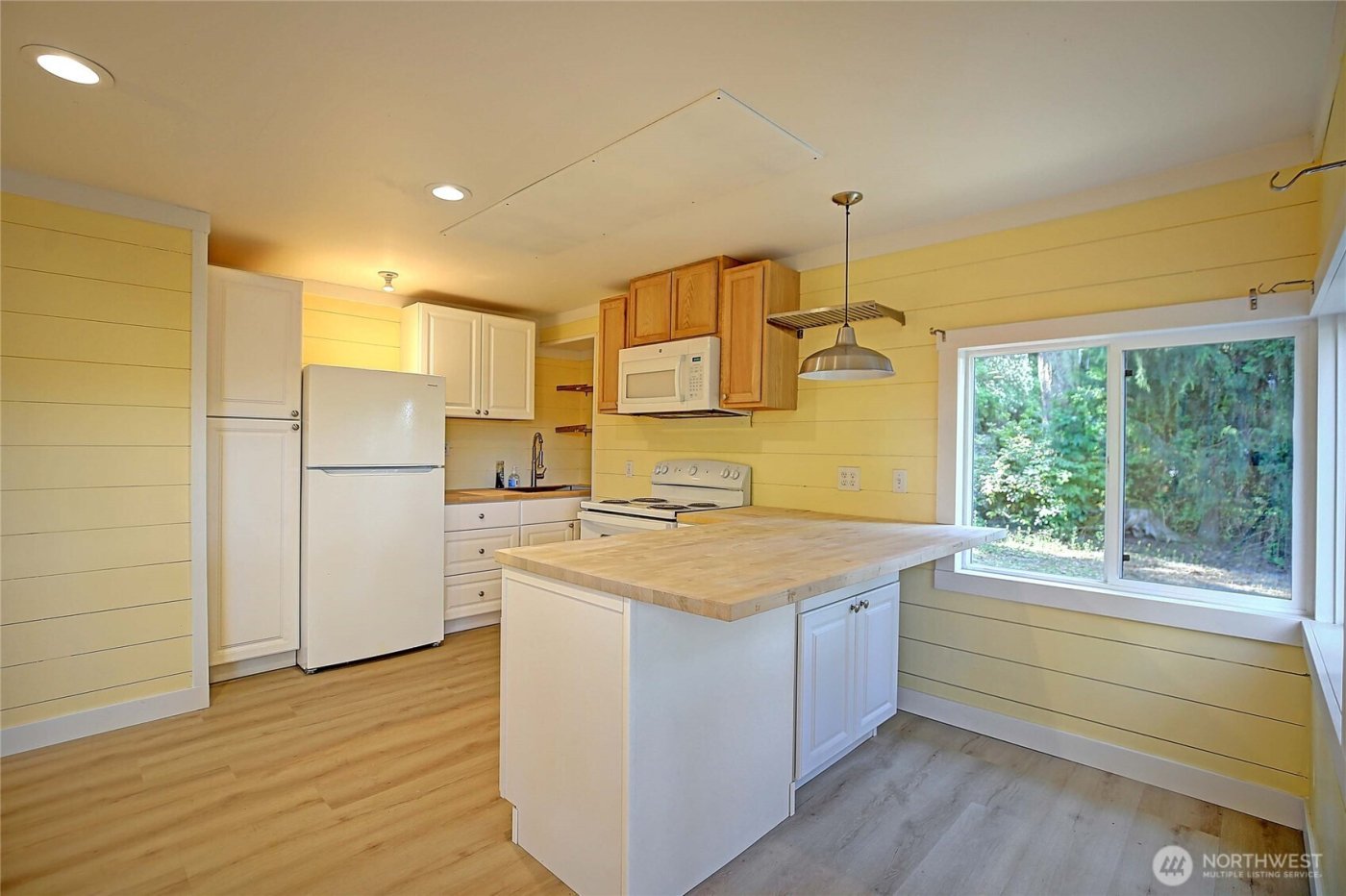 566 Sundin Drive , Camano Island, WA 98282