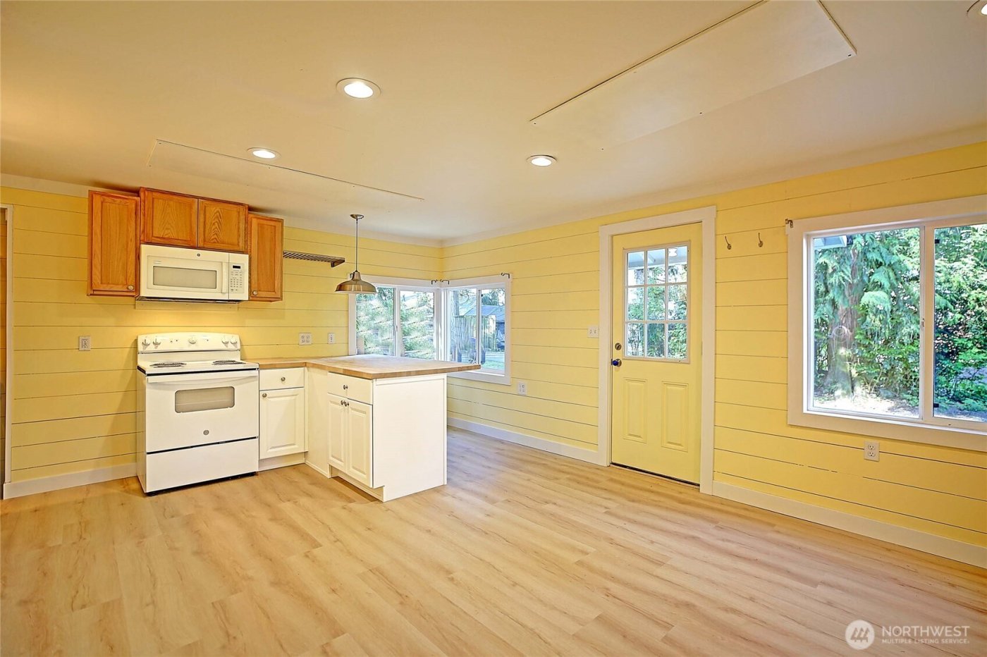 566 Sundin Drive , Camano Island, WA 98282