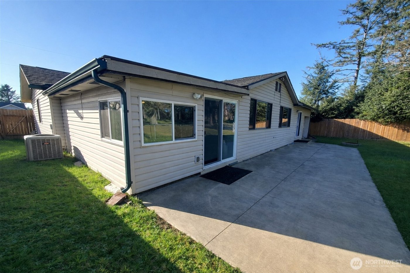 198 Octopus Avenue NE, Ocean Shores, WA 98569