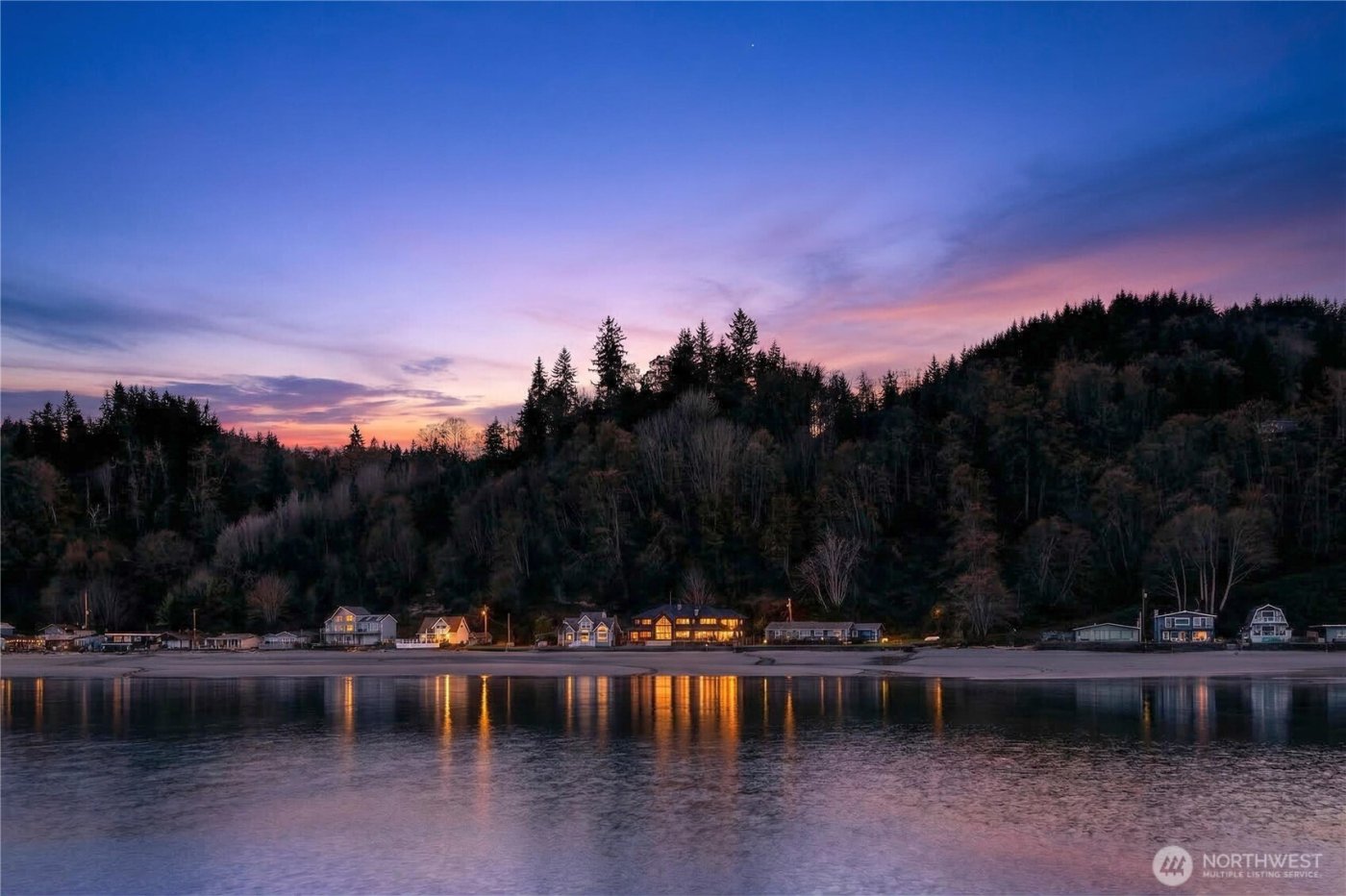 5972 Hastings Road , Clinton, WA 98236