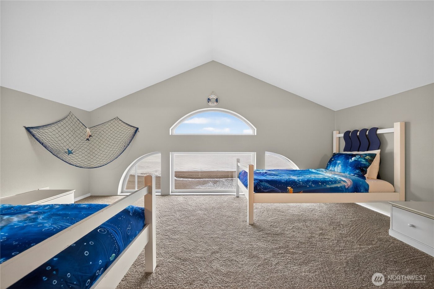 5972 Hastings Road , Clinton, WA 98236