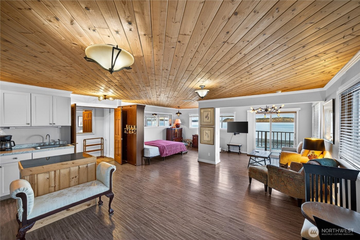 5972 Hastings Road , Clinton, WA 98236