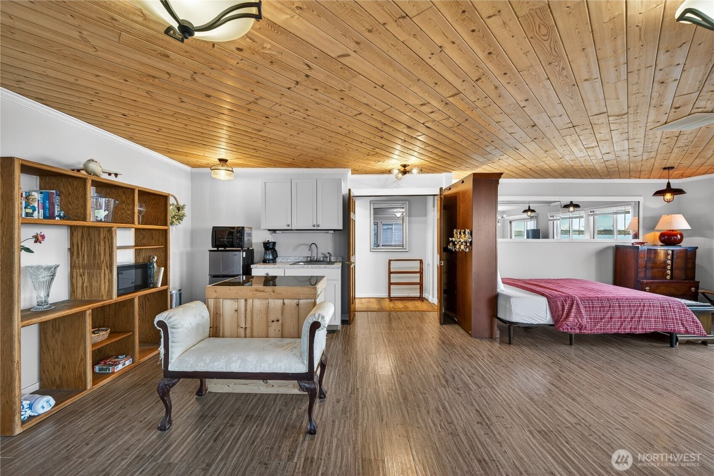 5972 Hastings Road , Clinton, WA 98236