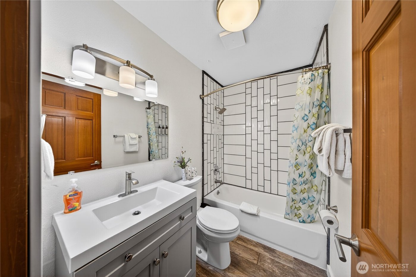 5972 Hastings Road , Clinton, WA 98236