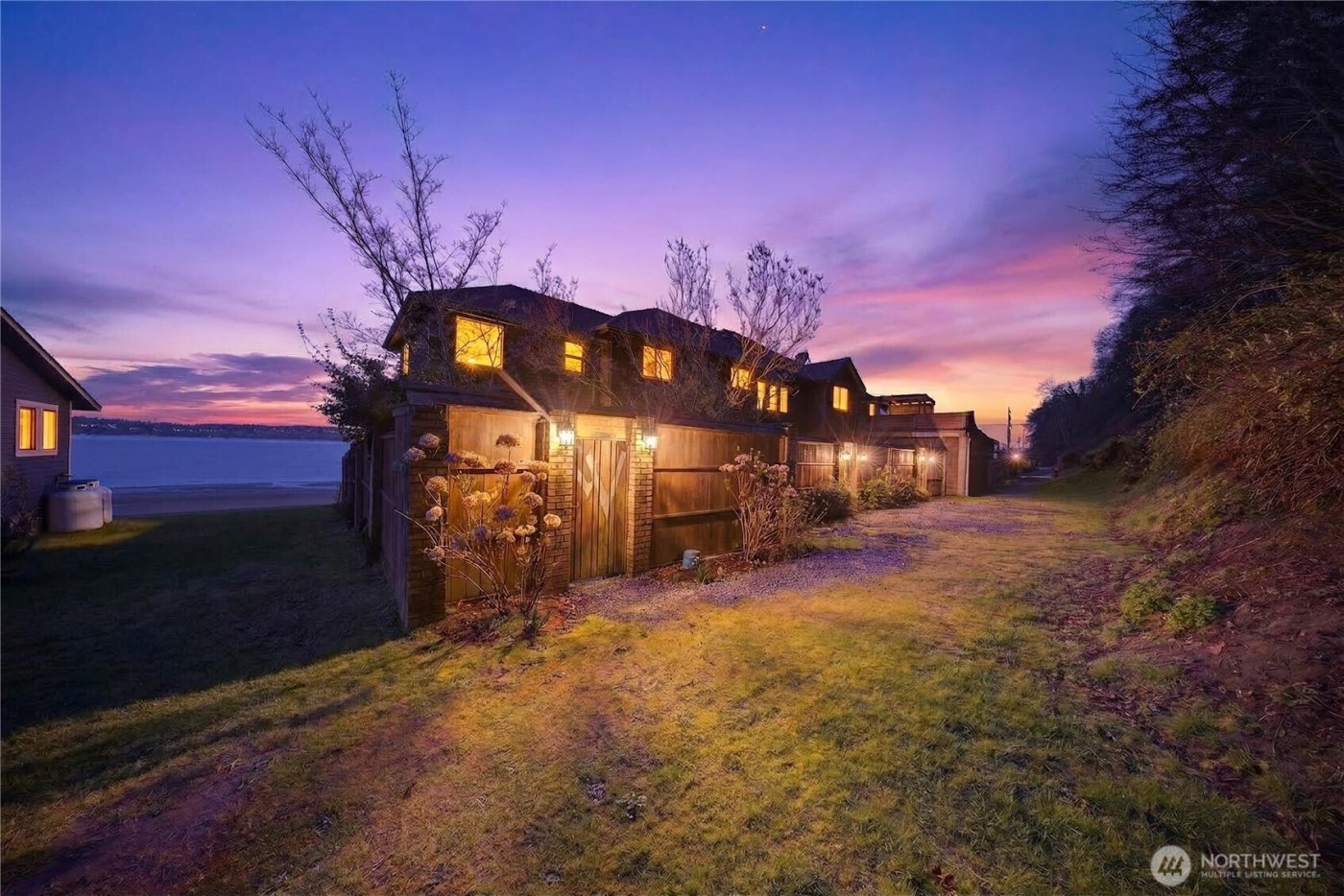 5972 Hastings Road , Clinton, WA 98236