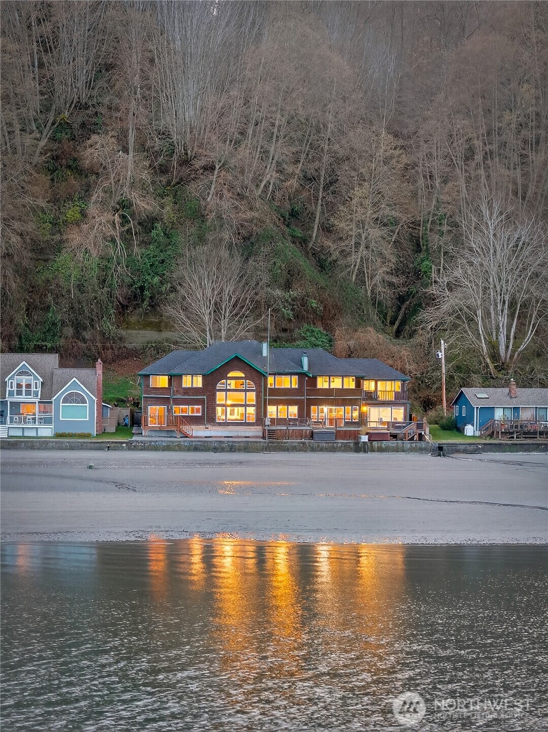 5972 Hastings Road , Clinton, WA 98236