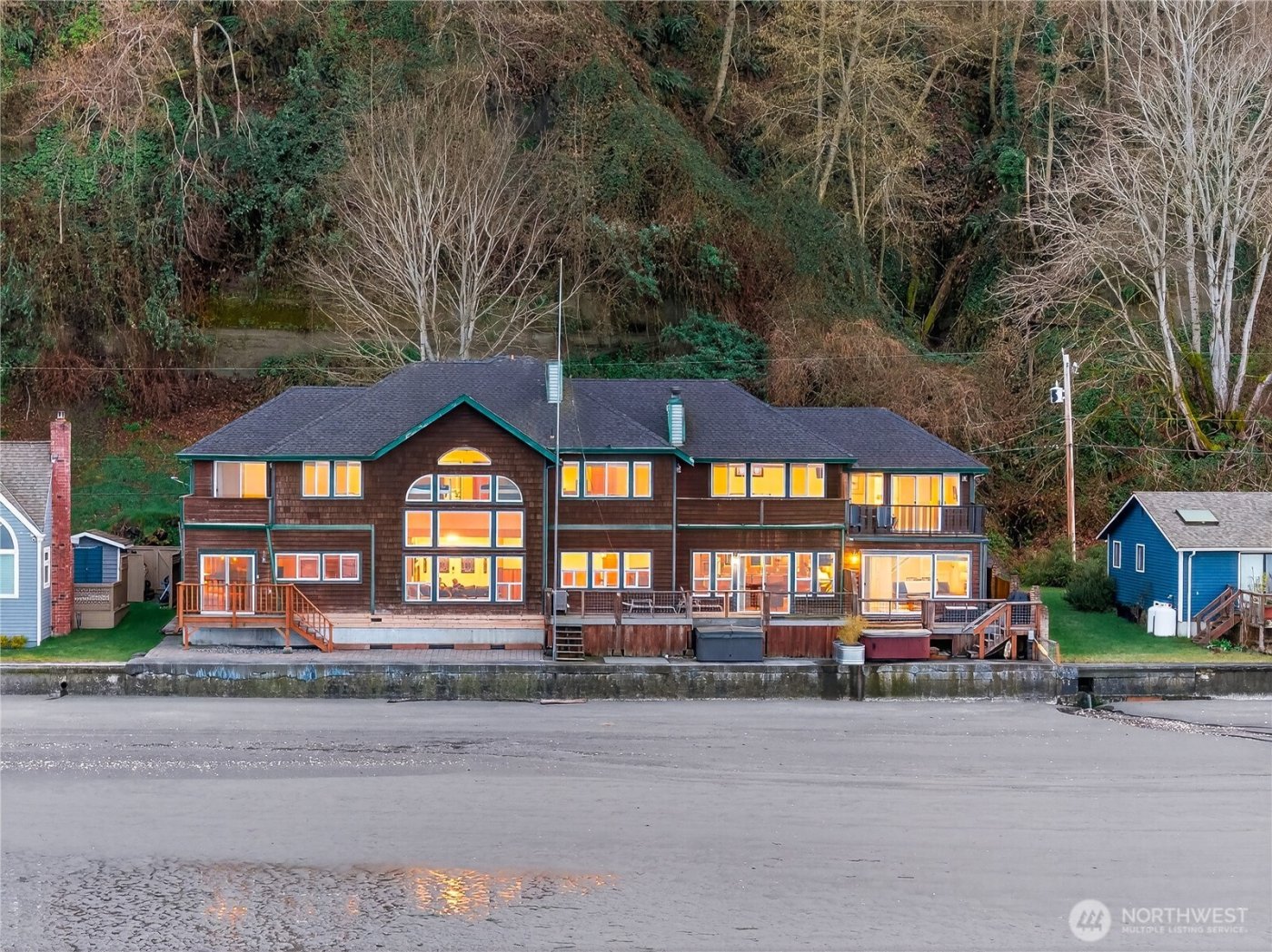 5972 Hastings Road , Clinton, WA 98236