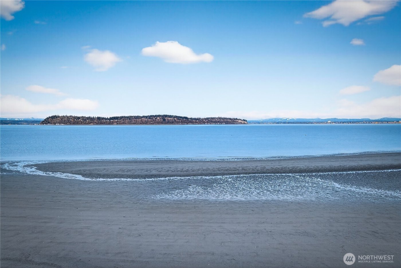 5972 Hastings Road , Clinton, WA 98236