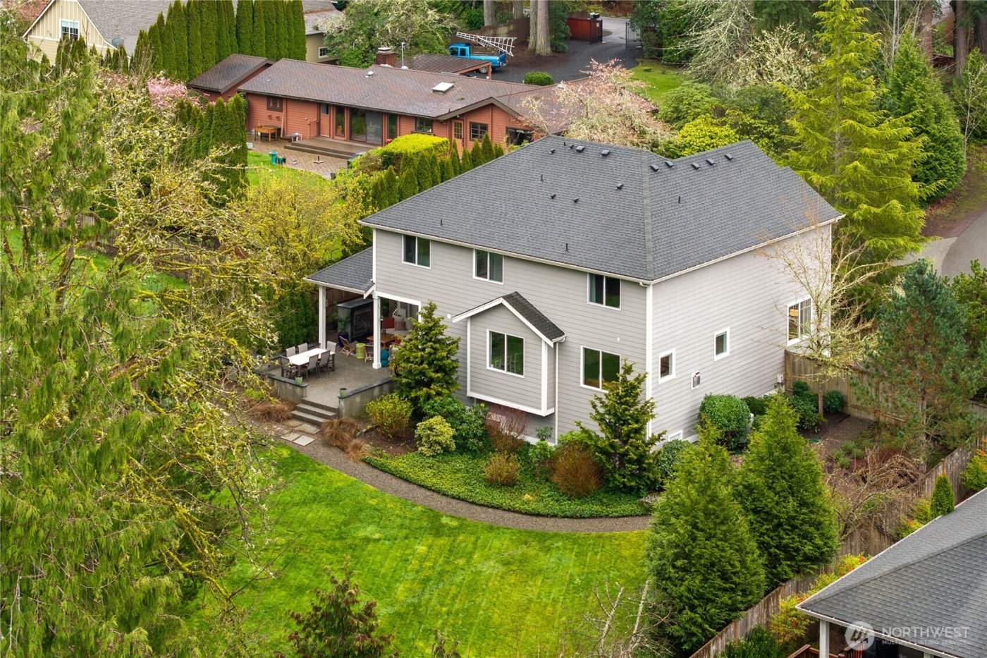 9150 Burlingame Court NE, Bainbridge Island, WA 98110