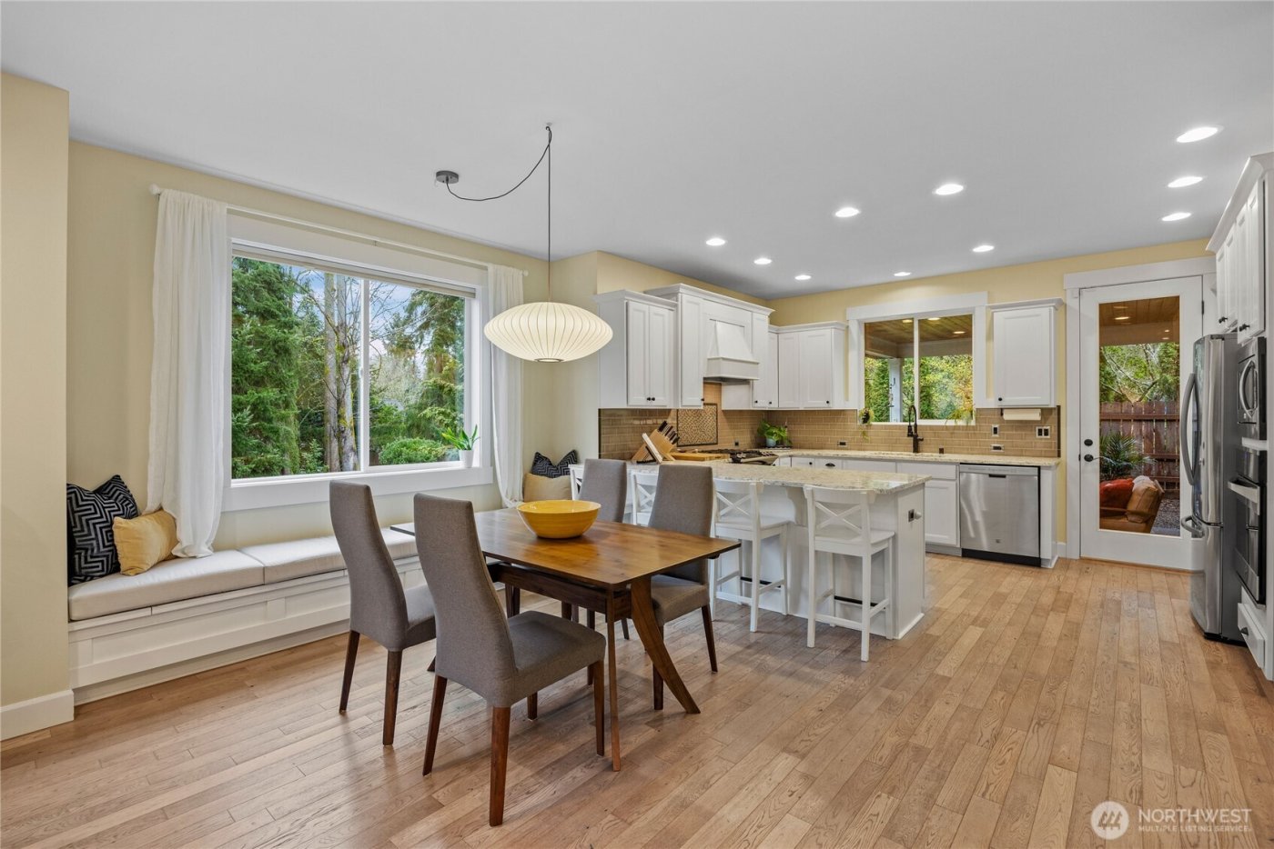 9150 Burlingame Court NE, Bainbridge Island, WA 98110