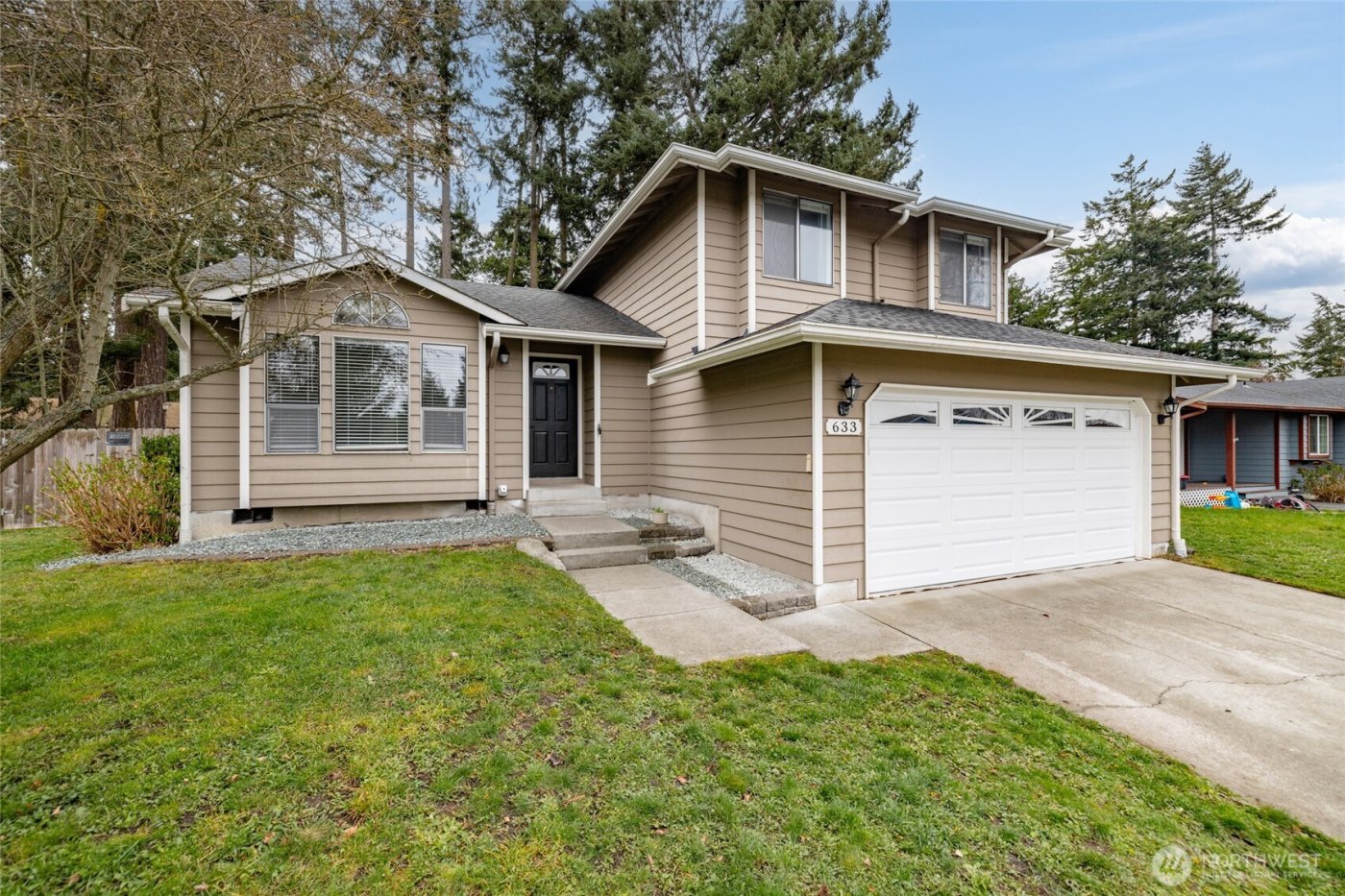 633 NW Mizzen Drive , Oak Harbor, WA 98277