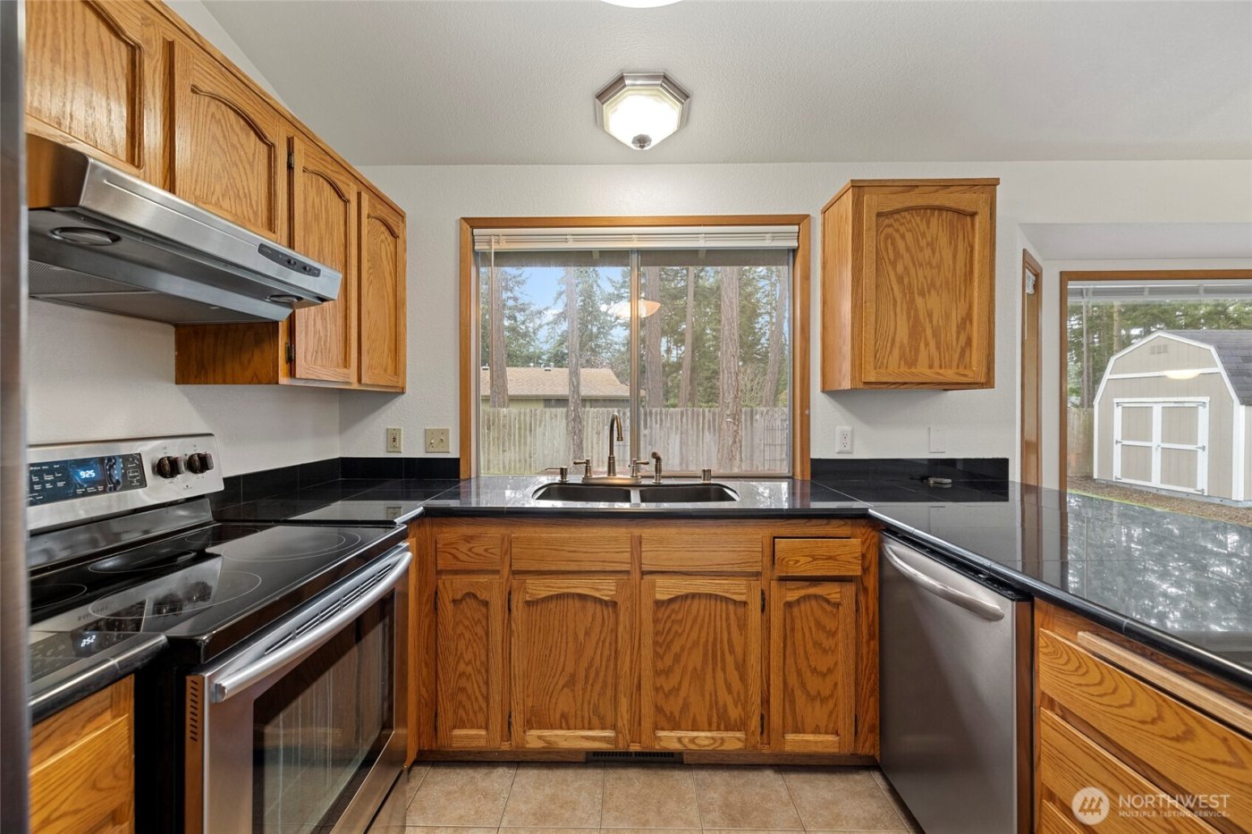 633 NW Mizzen Drive , Oak Harbor, WA 98277