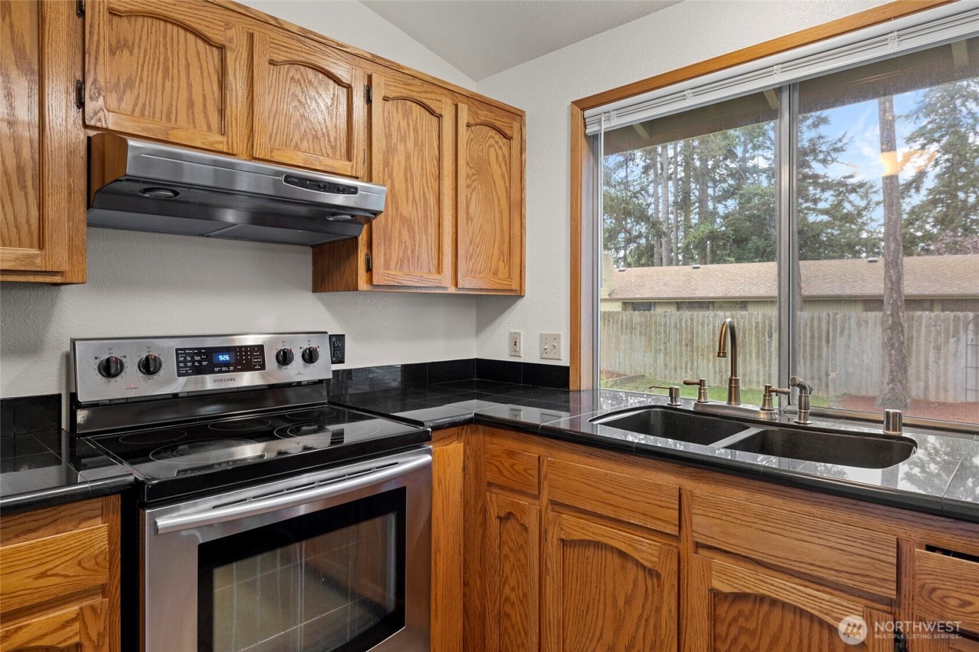 633 NW Mizzen Drive , Oak Harbor, WA 98277