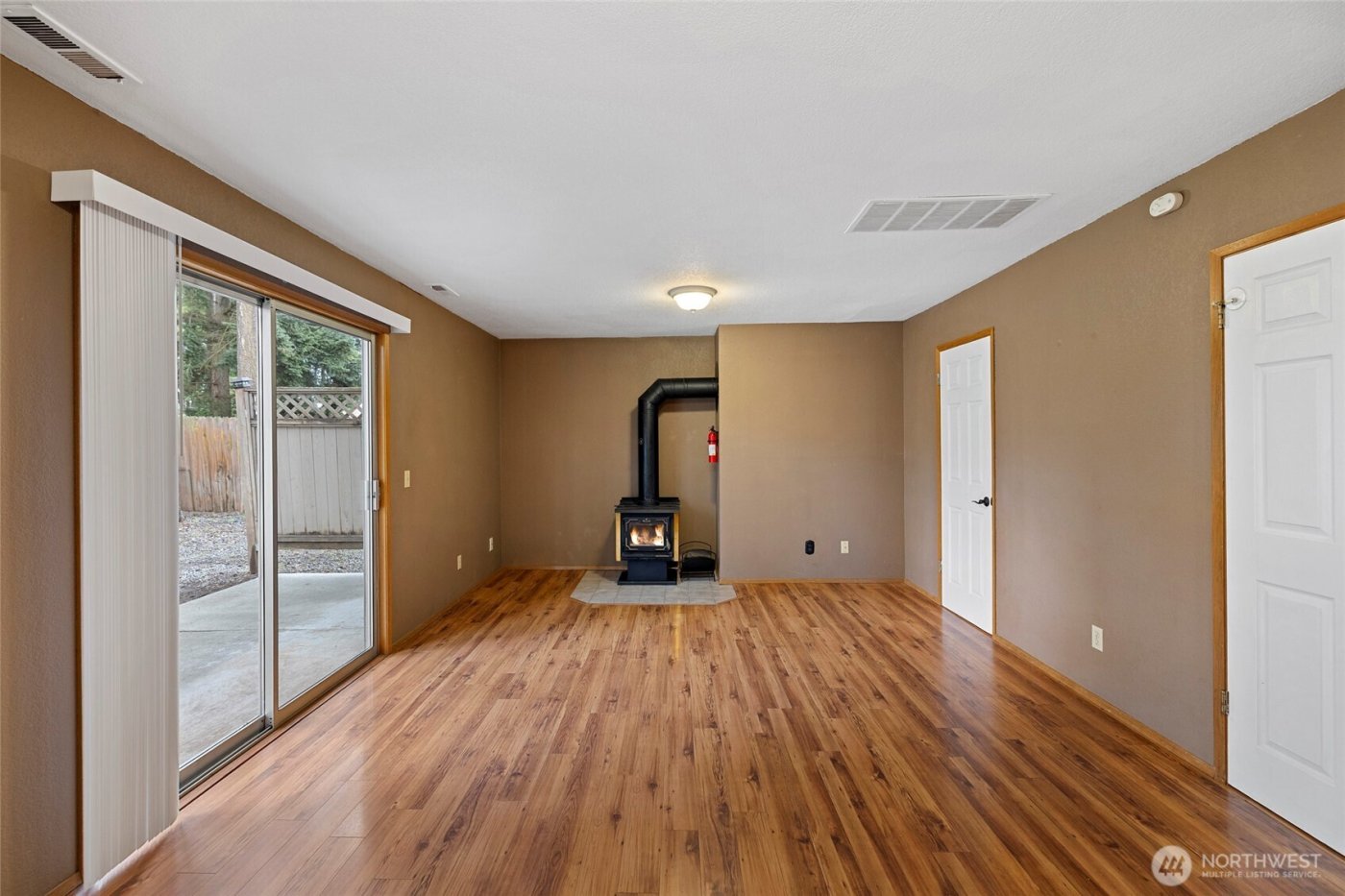 633 NW Mizzen Drive , Oak Harbor, WA 98277