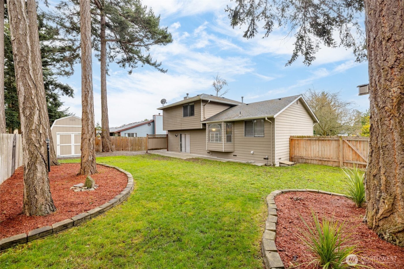 633 NW Mizzen Drive , Oak Harbor, WA 98277