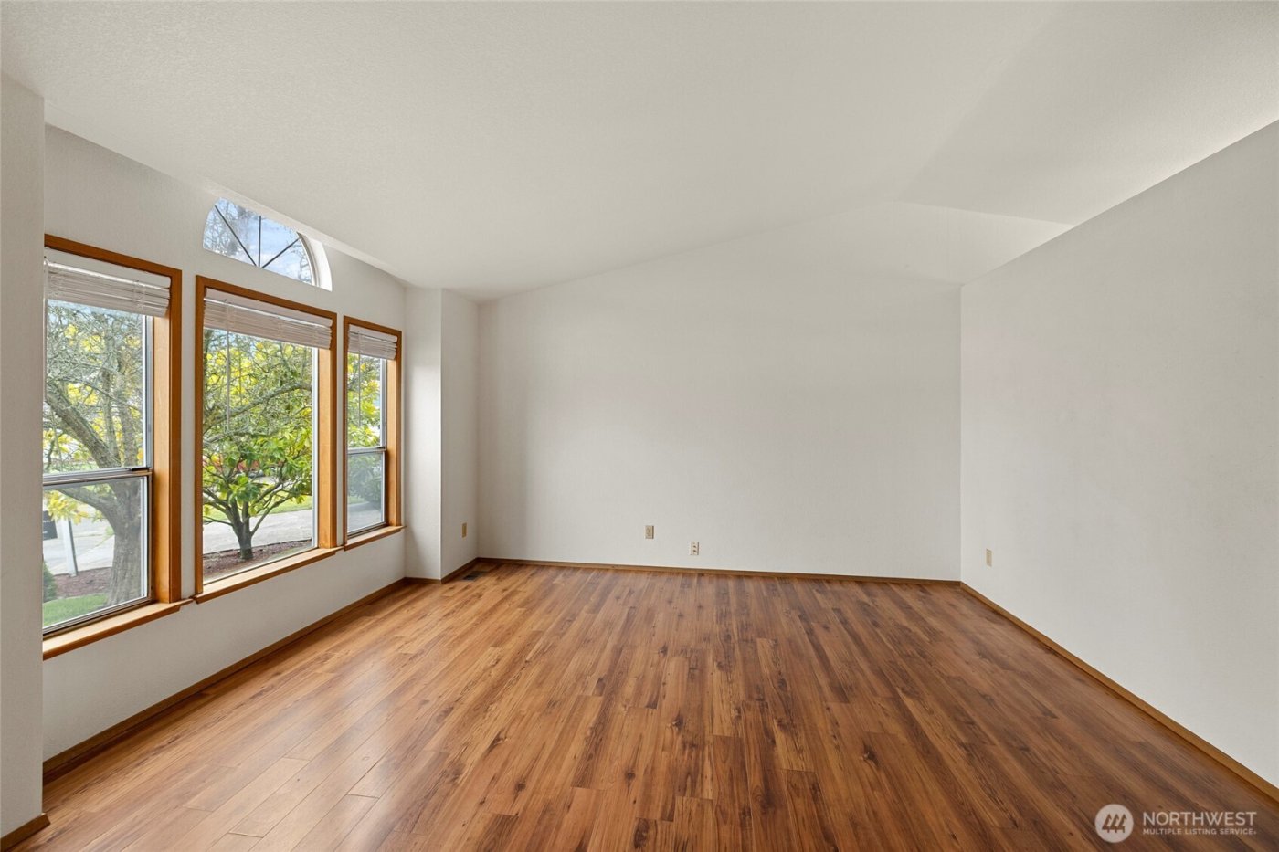 633 NW Mizzen Drive , Oak Harbor, WA 98277