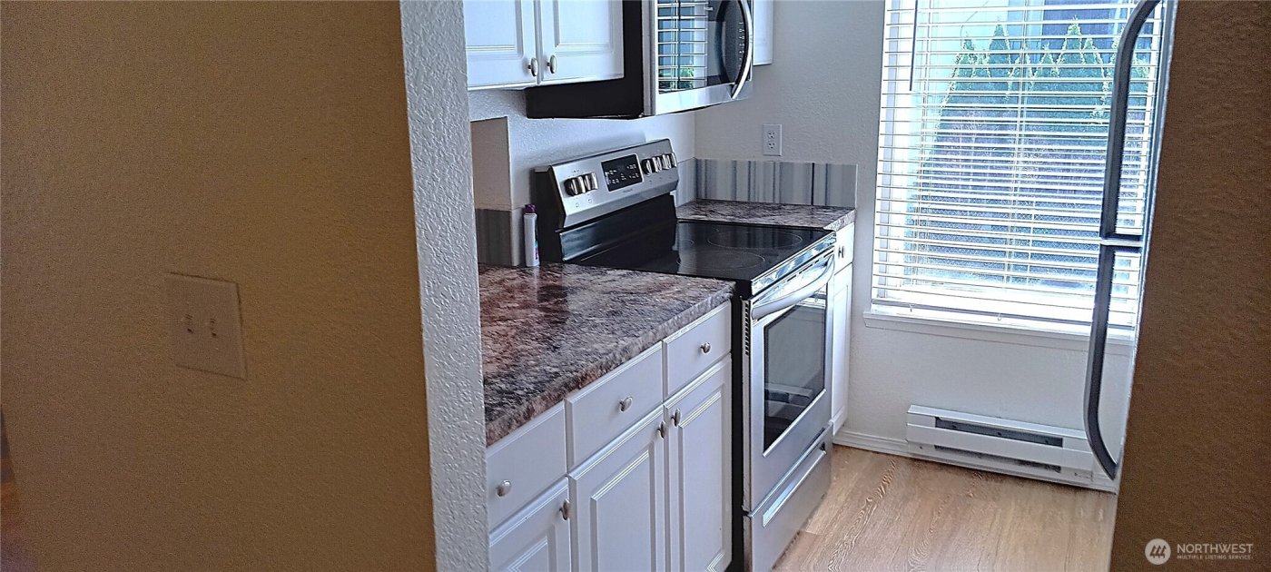 12602 NE 118th Street , Kirkland, WA 98034-4134