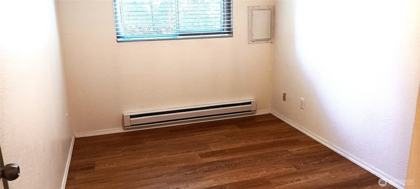 12602 NE 118th Street , Kirkland, WA 98034-4134