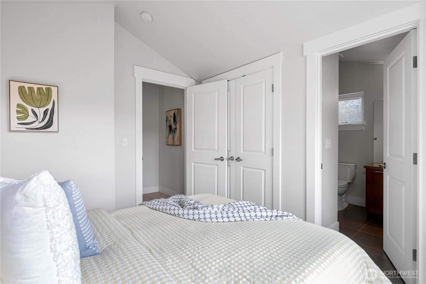 3241 SW Raymond St #1B, Seattle, WA 98126