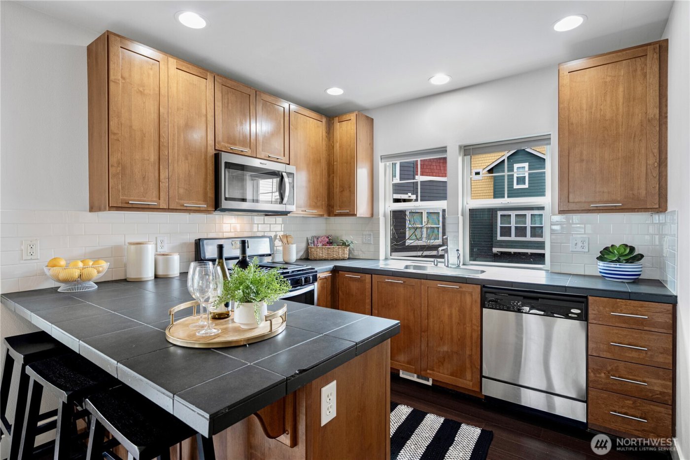 3241 SW Raymond St #1B, Seattle, WA 98126