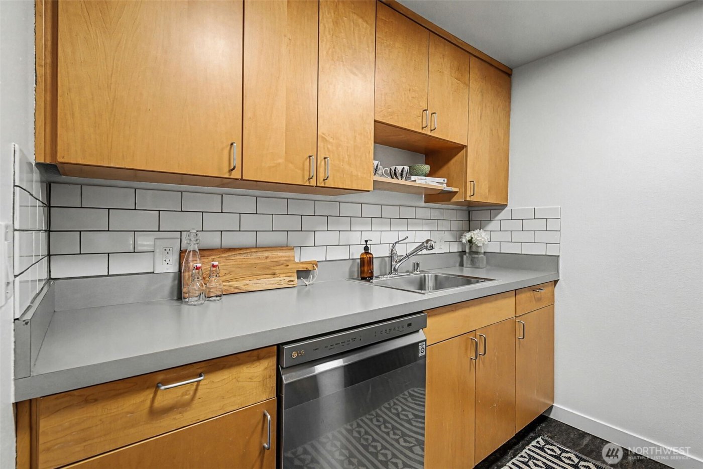 4111 Whitman Avenue N #402, Seattle, WA 98103