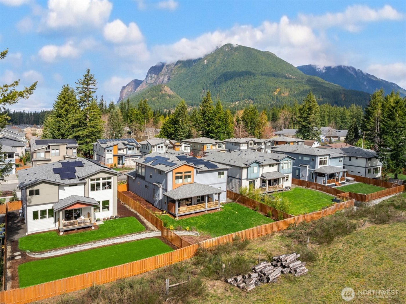 1099 SE 14th Place , North Bend, WA 98045