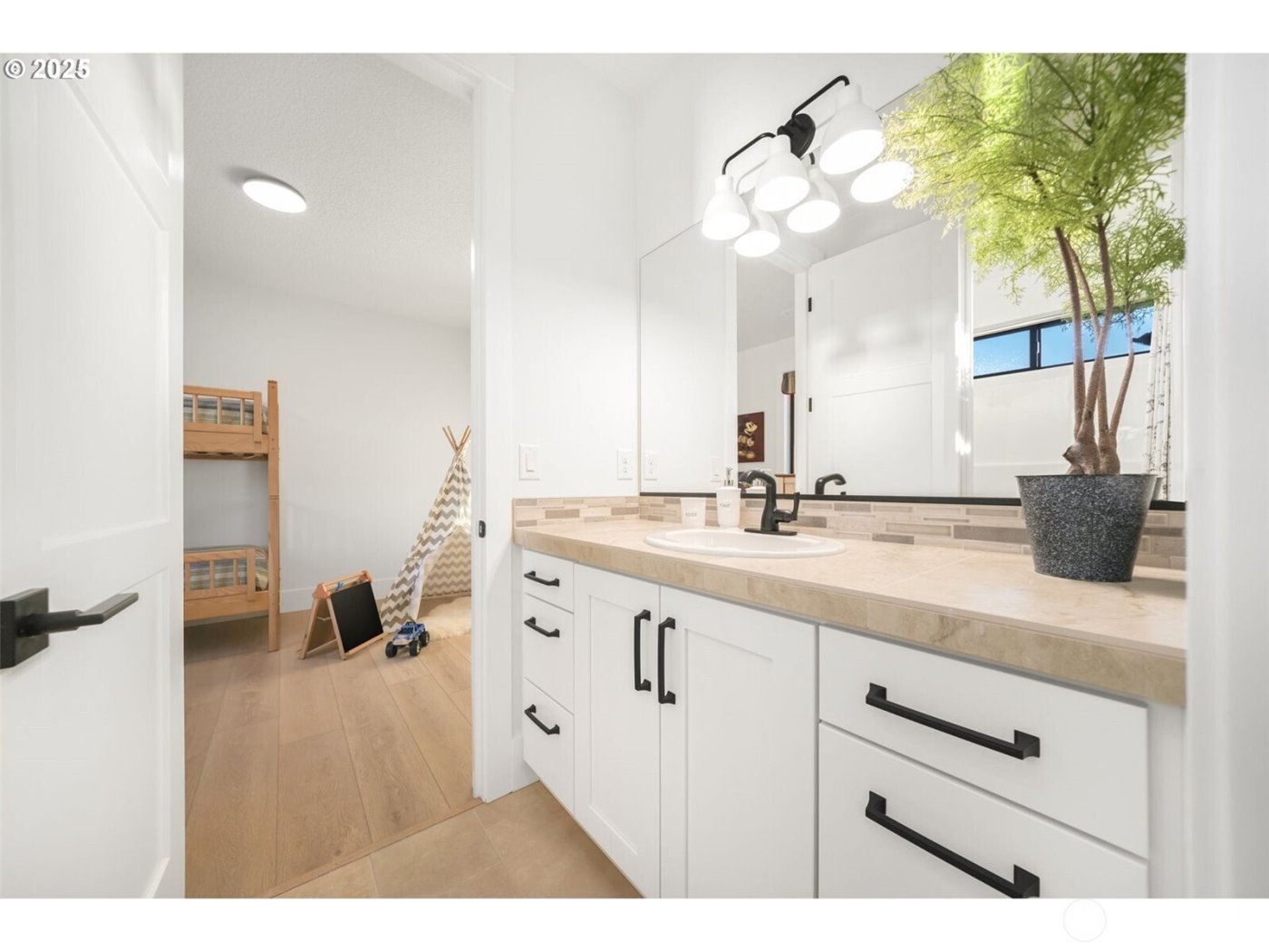 818 NW 173RD Circle , Ridgefield, WA 98642