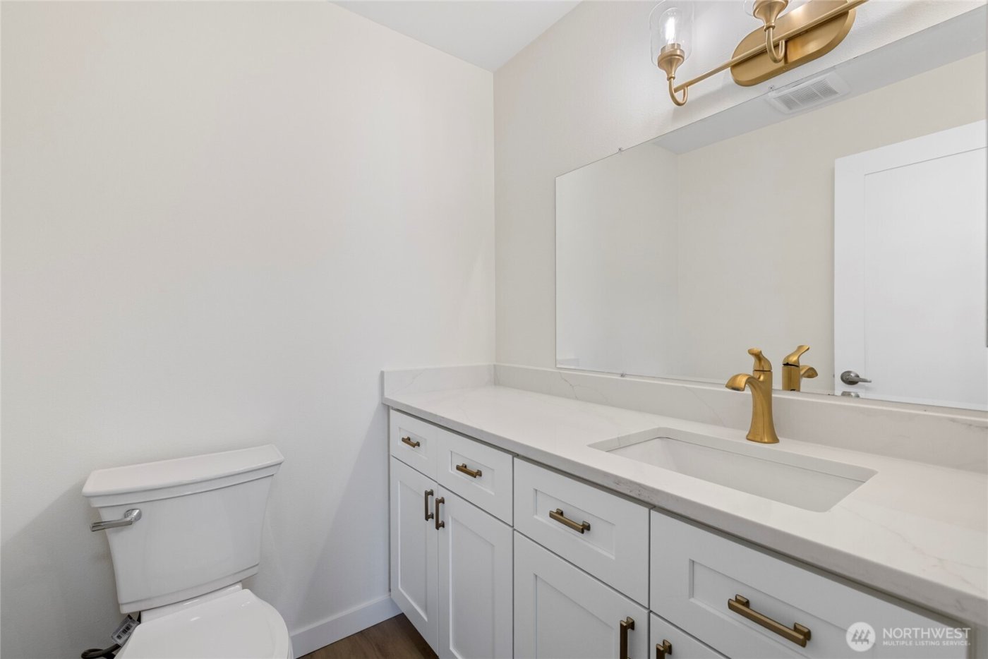 310 S 11th Street #204, Mount Vernon, WA 98274