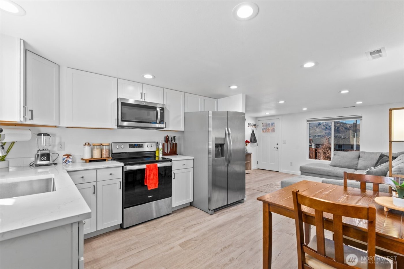 325 Eastmont Ave , East Wenatchee, WA 98802